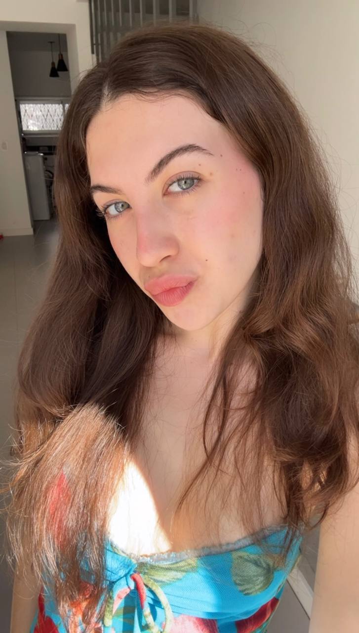 Nude girl Amber in Yaounde