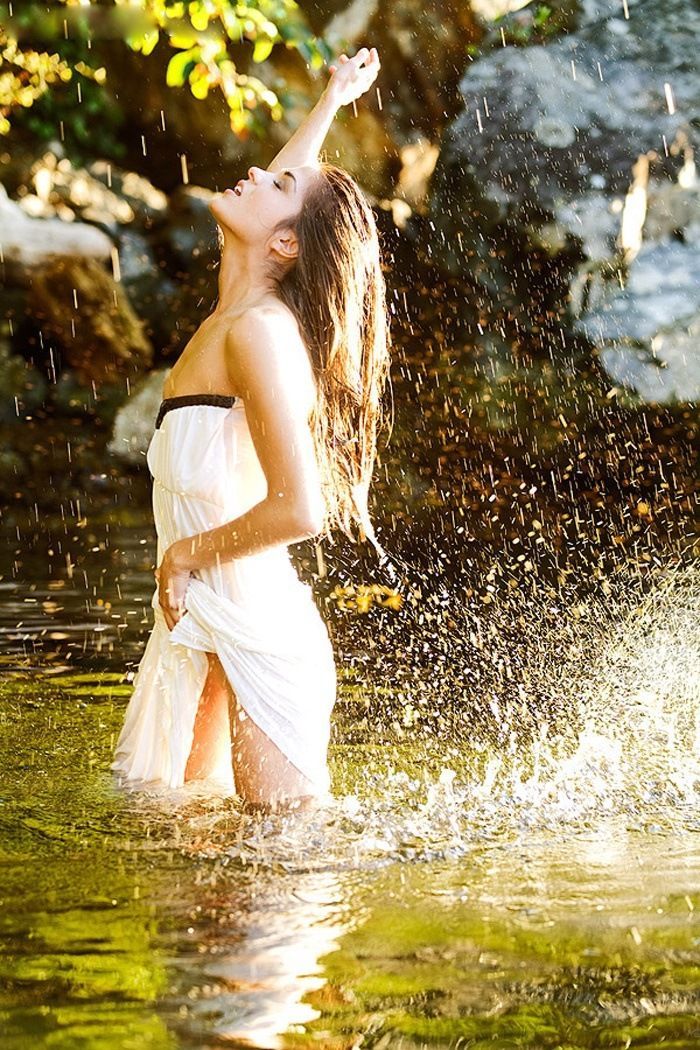 Marie Avgeropoulos in Yaounde