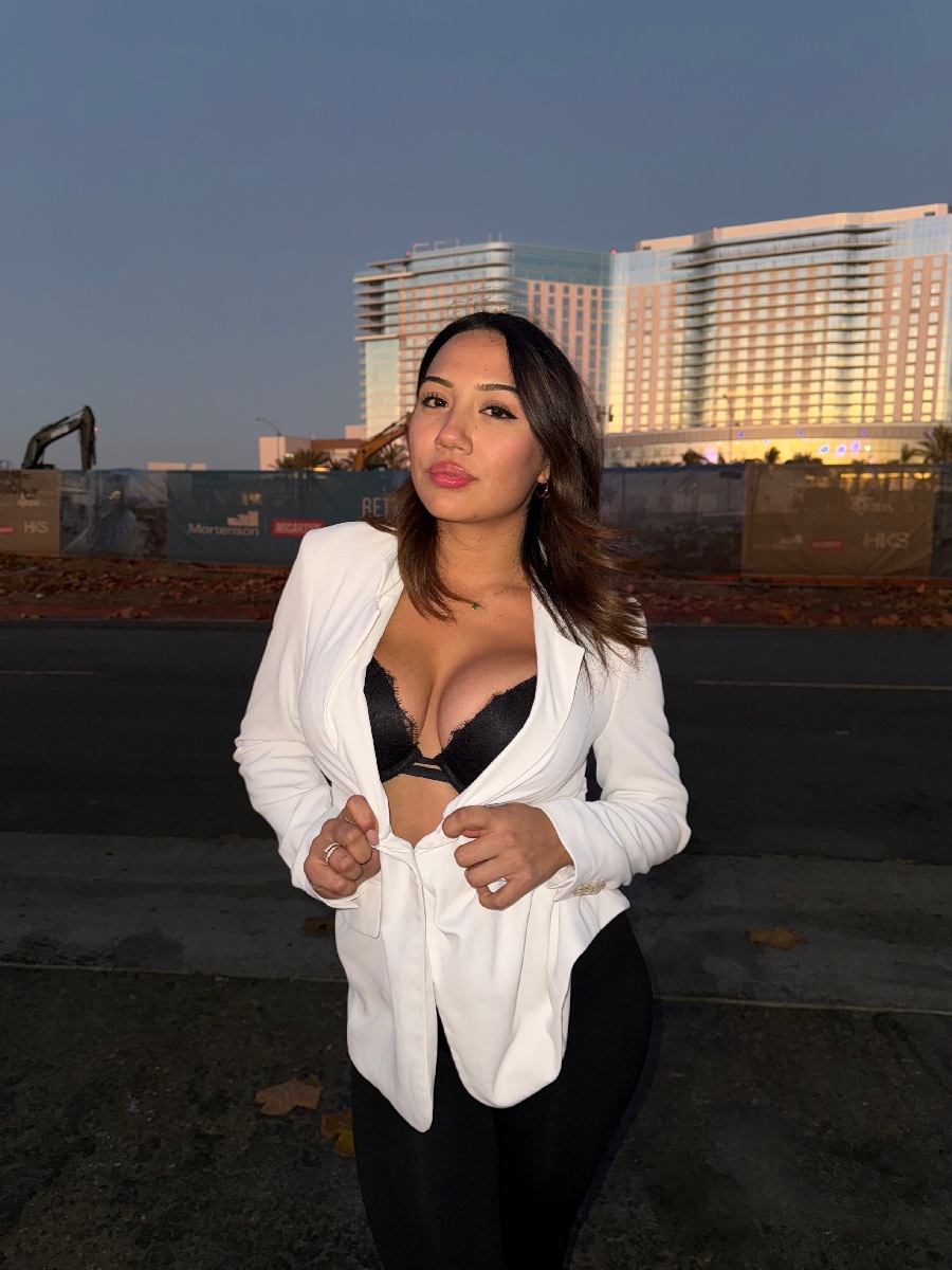 Take a pause and enjoy Ali Cruz — streaming from Yaounde