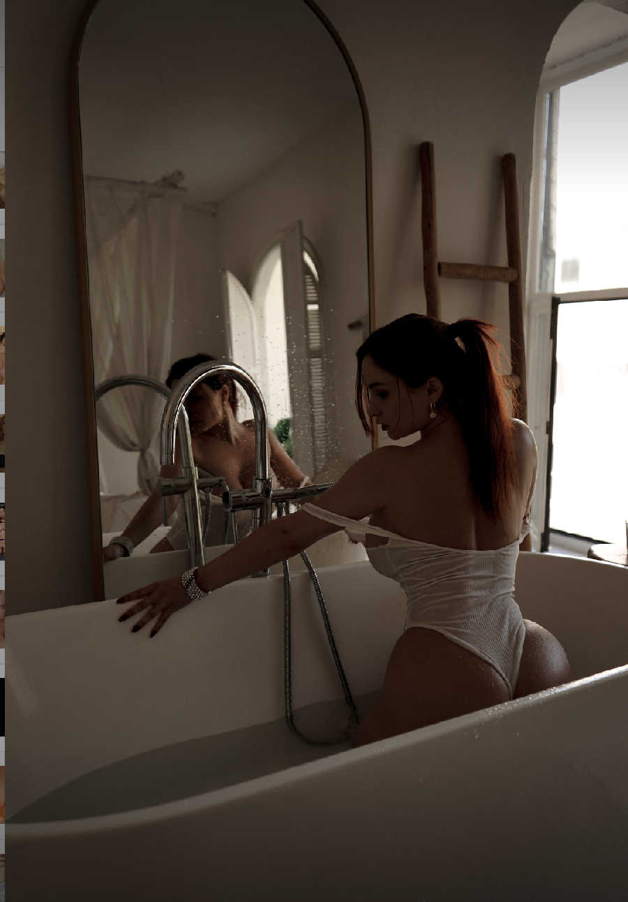 A playful frame from Miranda Faith nude — online in Yaounde