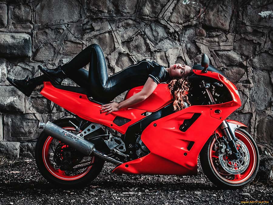 Beautiful girl Beautiful girls and motorcycles in Yaounde