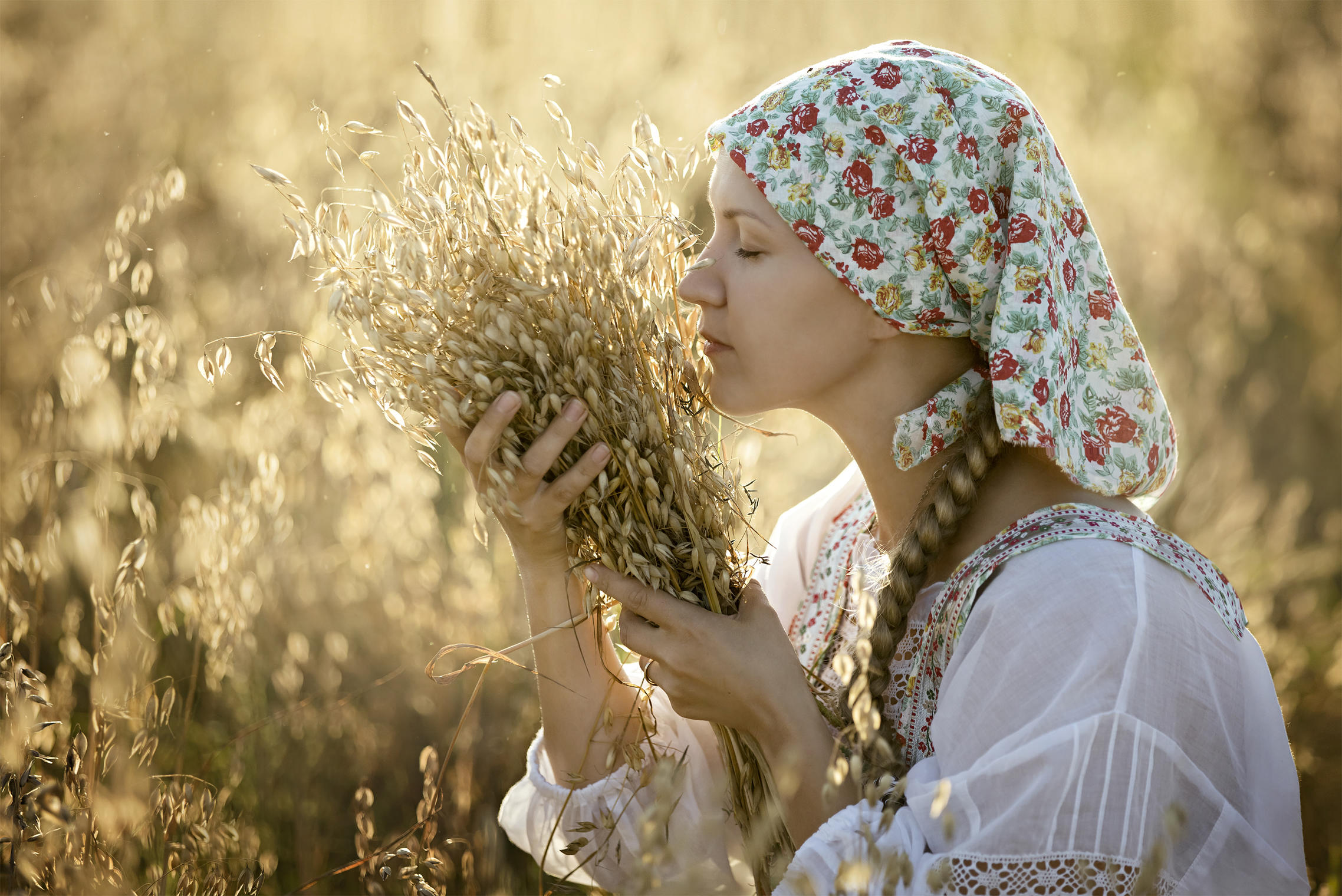 Photo Women in Slavic costumes in Yaounde