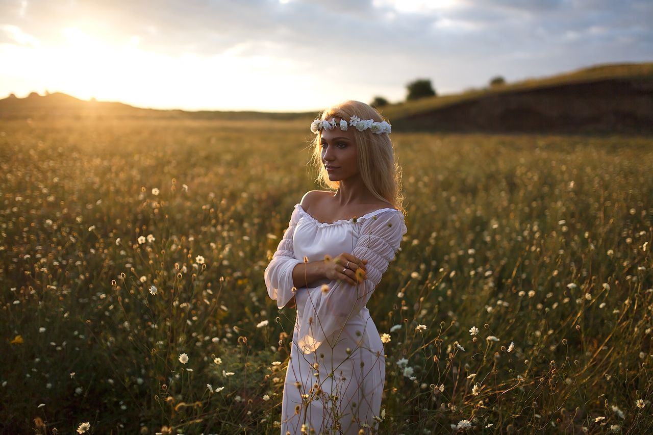 Girls in Slavic costumes in Yaounde