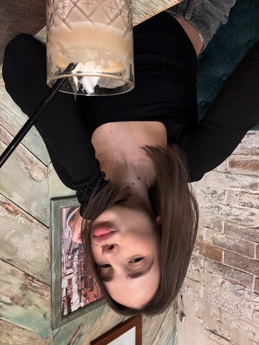 Fresh photos, fresh mood — Tina online in Yaounde